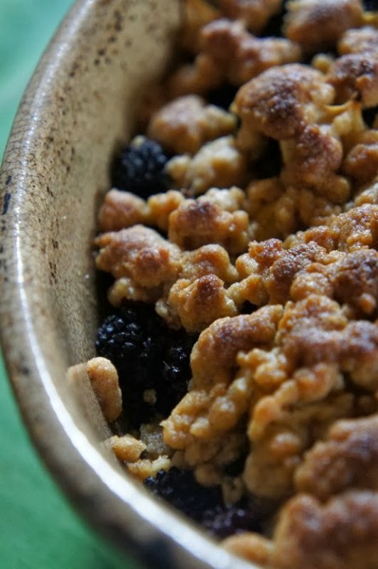 Gourmandises et Merveilles Crumble aux mûres et aux pommes